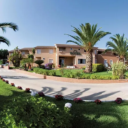 מלון דירות Pace Village *